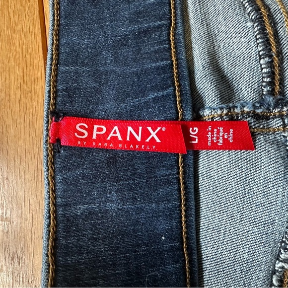 SPANX Distressed Ankle Skinny Jeans Raw Hem Womens Large Blue - Picture 7 of 12